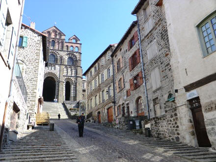 Salita alla cattedrale di Puy